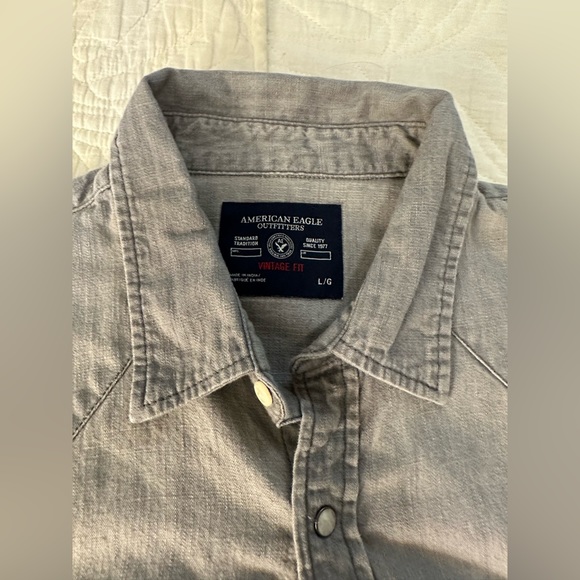 American Eagle Outfitters Vintage Fit long sleeve button down shirt - Picture 3 of 8